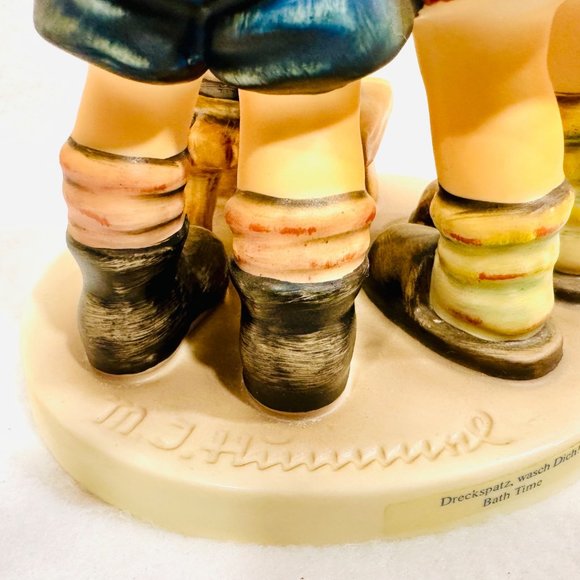 Goebel Hummel #412 "Bath Time" TMK6 (1990) - Picture 12 of 14